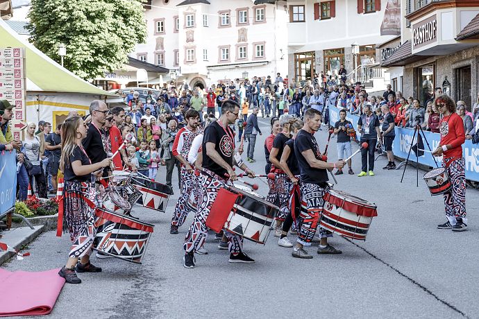 Zuschauer und Teilnehmer dürfen sich also auf ein absolutes sportliches Highlight freuen, das das PillerseeTal und seine Berge von seiner schönsten Seite zeigt